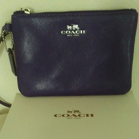 Purse - Wristlet - Picture 1 of 1